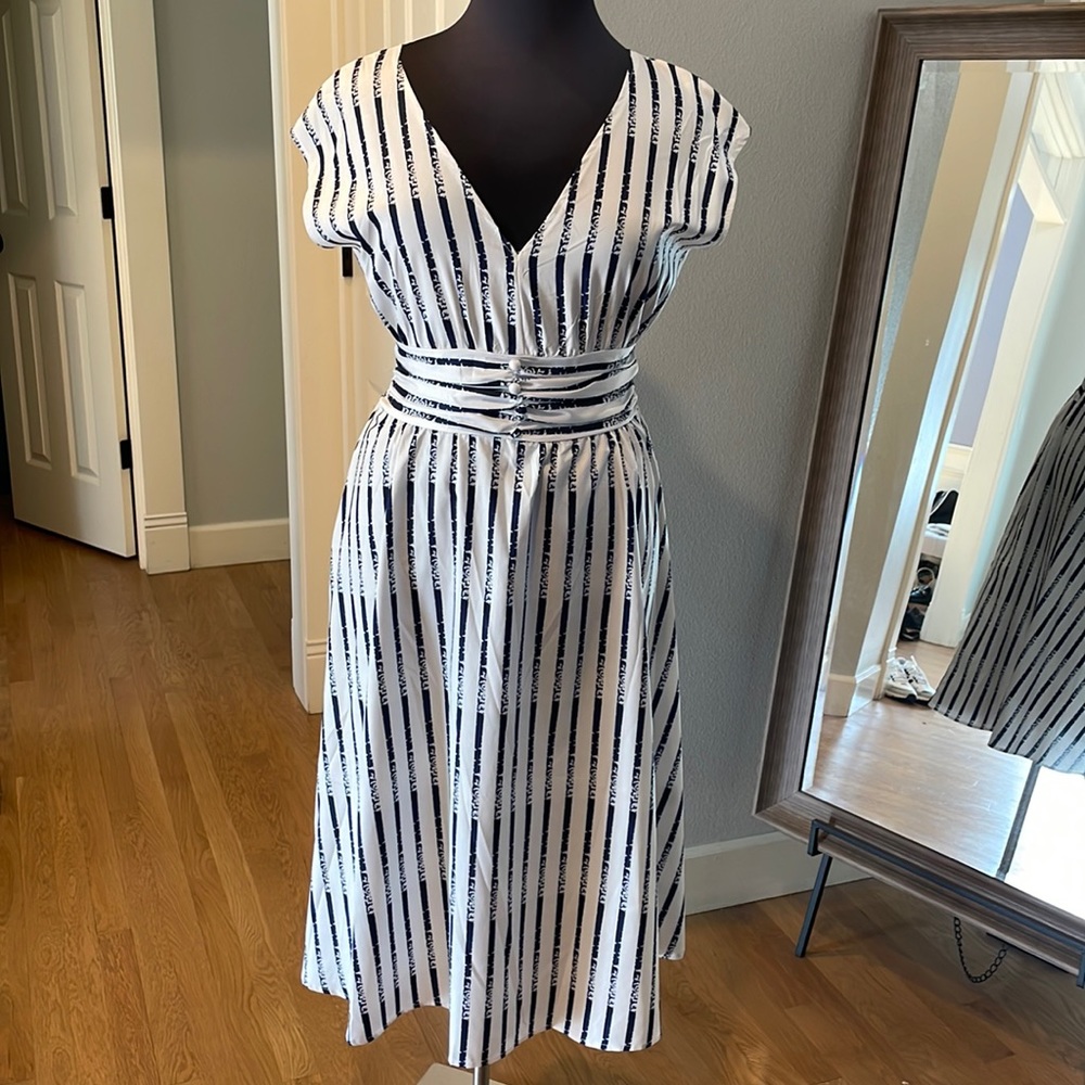 No brand- size XL But can fit Large also